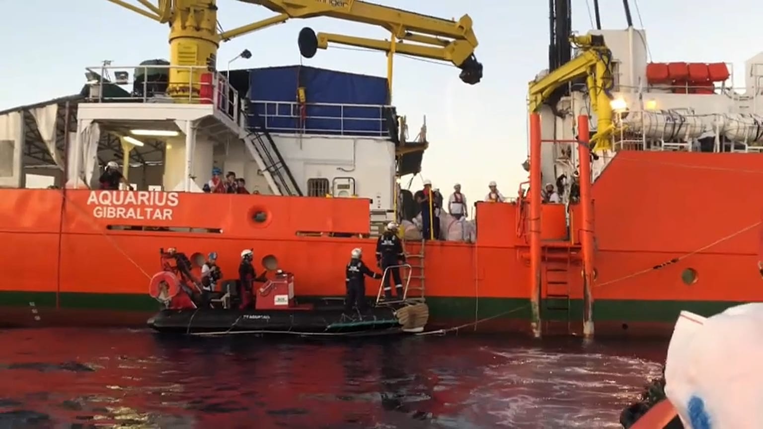 Exclusivo: Aquarius recusa levar migrantes para Espanha
