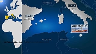 Aquarius: Spagna troppo lontana, la nave fa rotta verso l'Italia