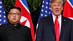 NO COMMENT: Singapur'daki Trump-Kim zirvesinde tarihi el sıkışma anı 