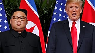 Trump-Kim, la storica stretta di mano