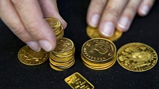 الذهب يتراجع والدولار يستعيد قوته بعد قمة ترامب وكيم