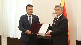 ΠΓΔΜ: Διαξιφισμοί Ιβανόφ-Ζάεφ πριν το τηλεφώνημα