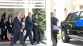 شاهد: ترامب يتباهى بسيارته الليموزين "الوحش" أمام كيم