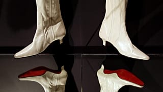 Η κόκκινη σόλα στα ψηλοτάκουνα είναι Louboutin