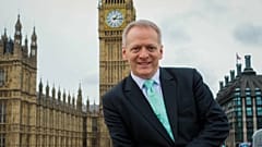 Demissão em protesto contra lei do "Brexit"