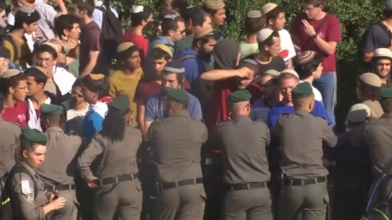 Al via lo sgombero dei coloni israeliani abusivi