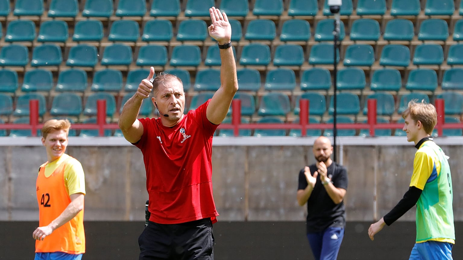 مغني تانغو وممثل سابق سيقود مباراة افتتاح كأس العالم بين روسيا والسعودية
