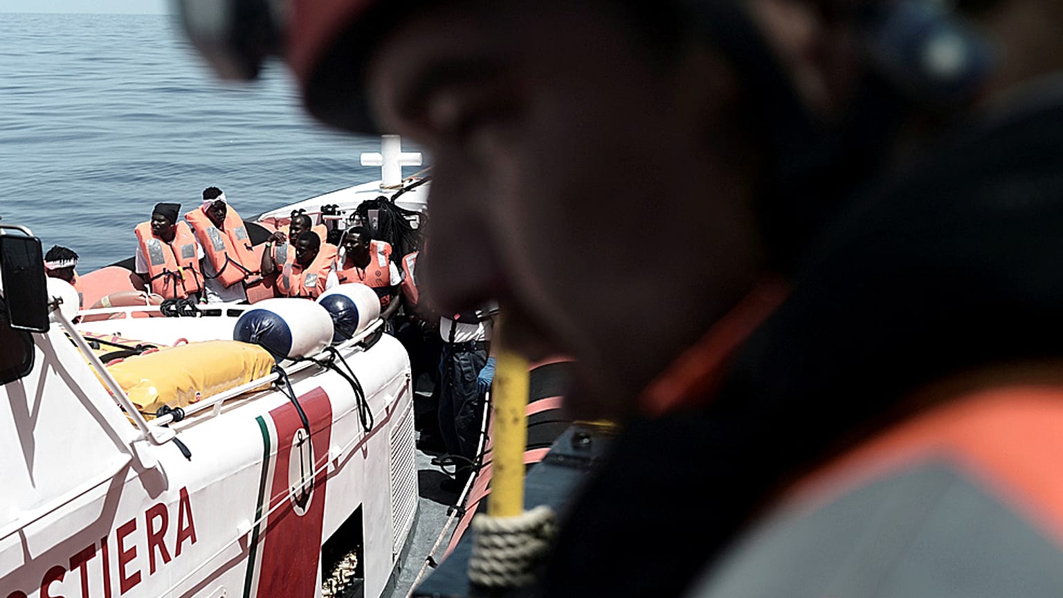 Migrants being transfered from the Aquarius