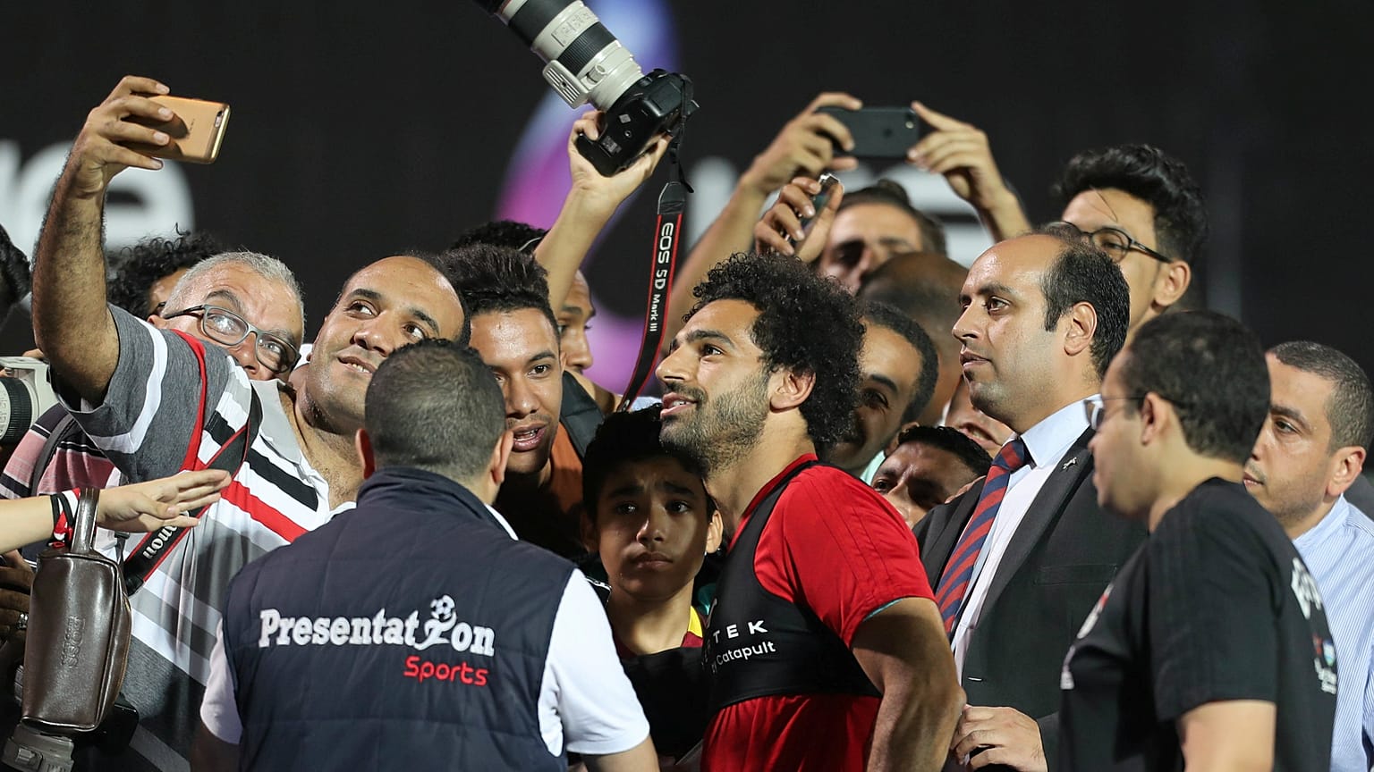 Çeçen lider Kadirov'la görüşen Mısırlı futbolcu Salah'a tepki 