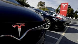 Tesla taglia il 9% dei dipendenti