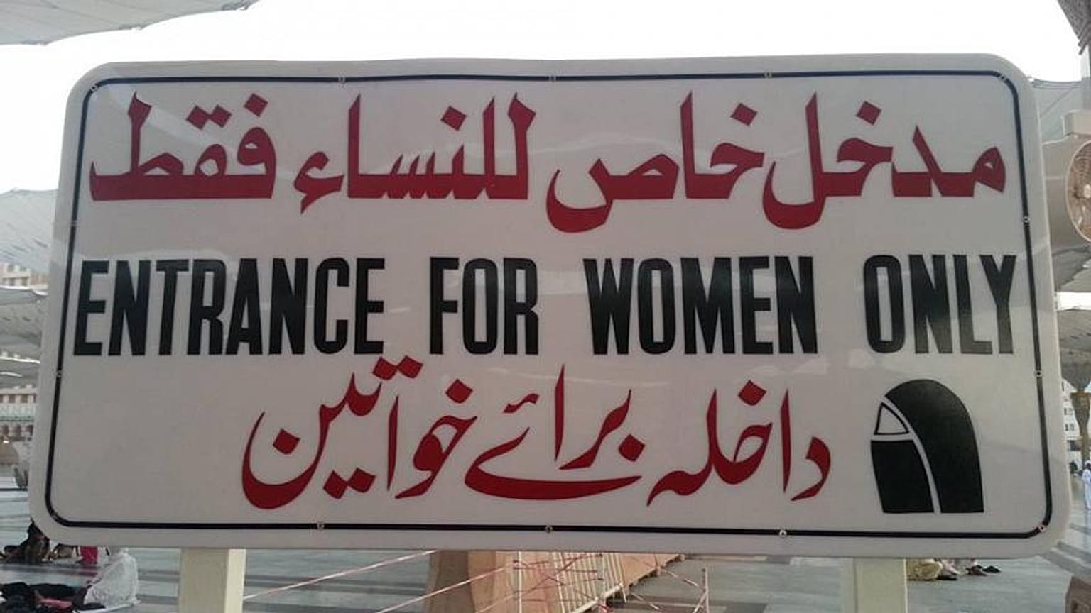 Una finlandesa es la primera mujer europea en obtener el permiso de conducir saudí