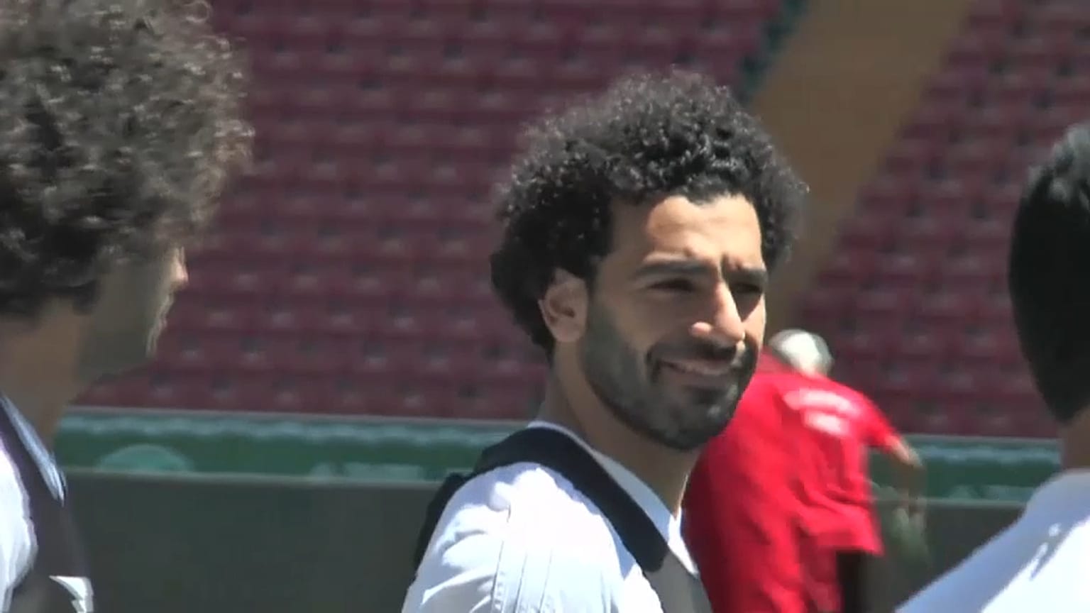 شاهد: صلاح يشارك في حصة تدريبية مع المنتخب المصري في روسيا