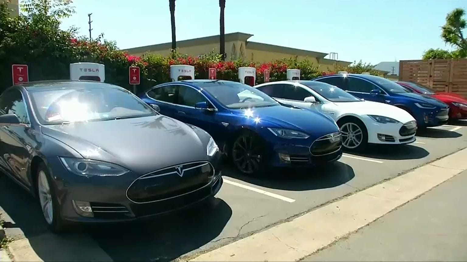 Tesla despede 9% dos trabalhadores