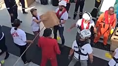 Élelmiszert kaptak az Aquarius utasai