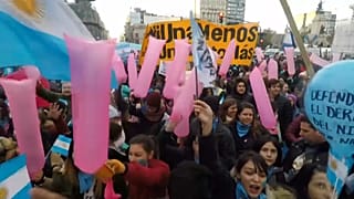 Argentina: Camera depenalizza aborto