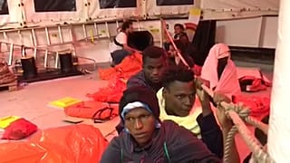 Aquarius, diario di bordo: cambio di rotta a causa del maltempo