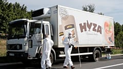 Ítélet a halálkamion-perben: 25 év börtön az  embercsempészeknek