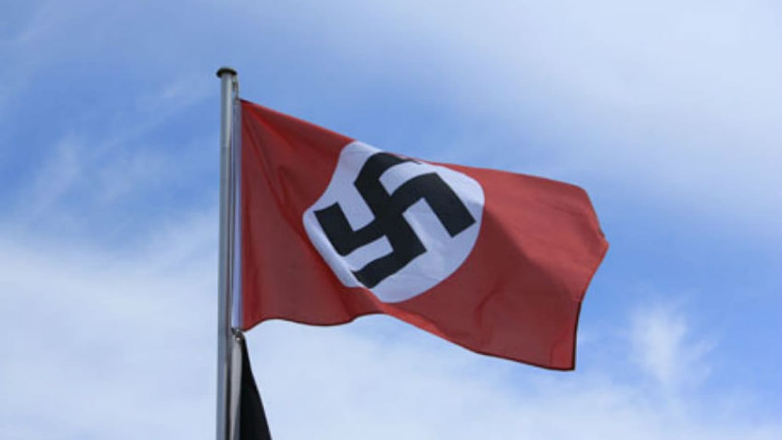 Avustralya askerleri Afganistan'da Nazi bayrağı açtı