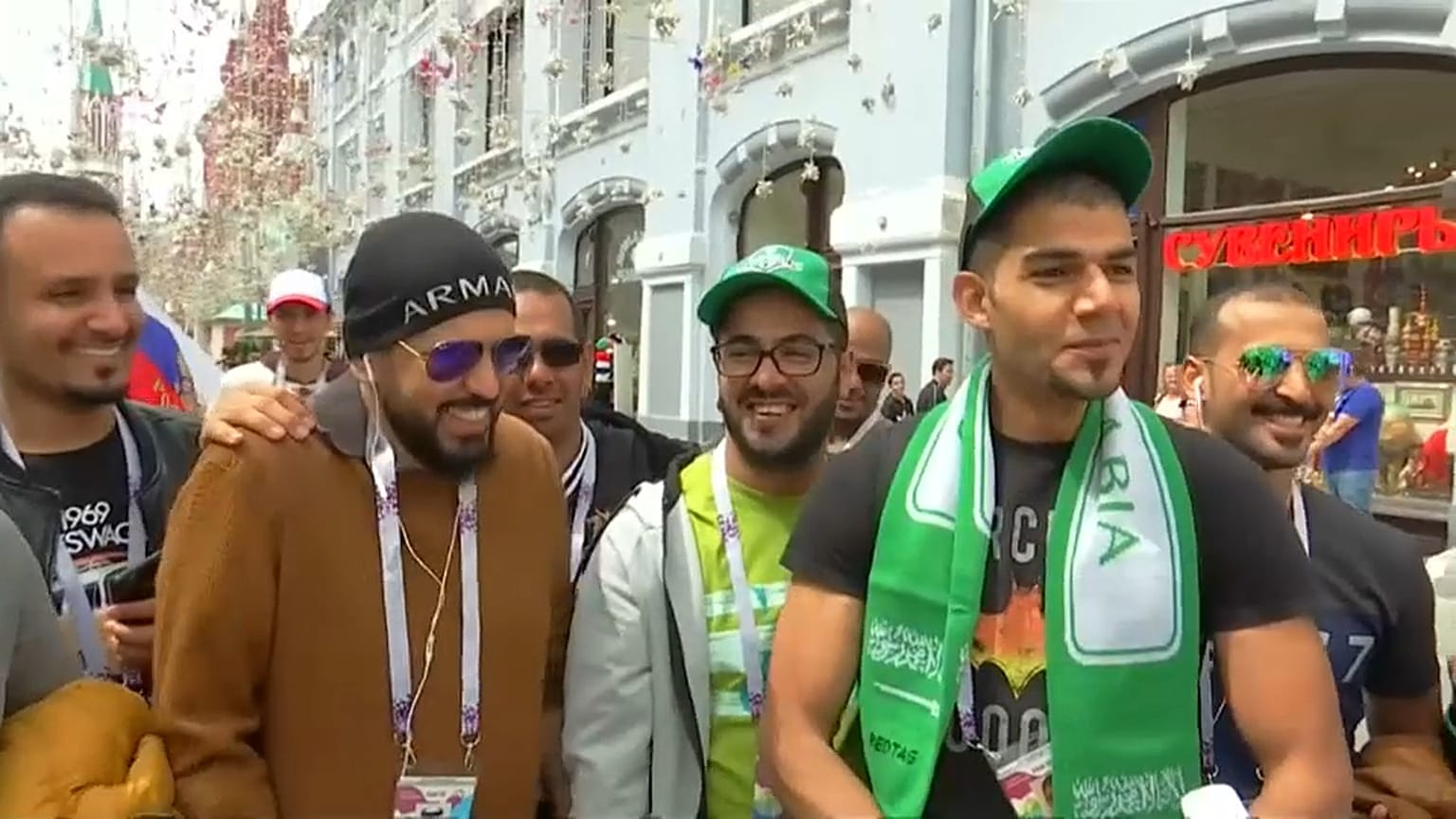 من أجواء التشجيع في موسكو قبيل المباراة