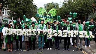 Le Royaume-Uni rend hommage aux victimes de la tour Grenfell