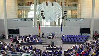 Merkel tenta evitar crise na coligação