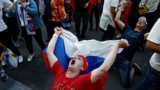  Watch: Fans dance their way into World Cup in Russia