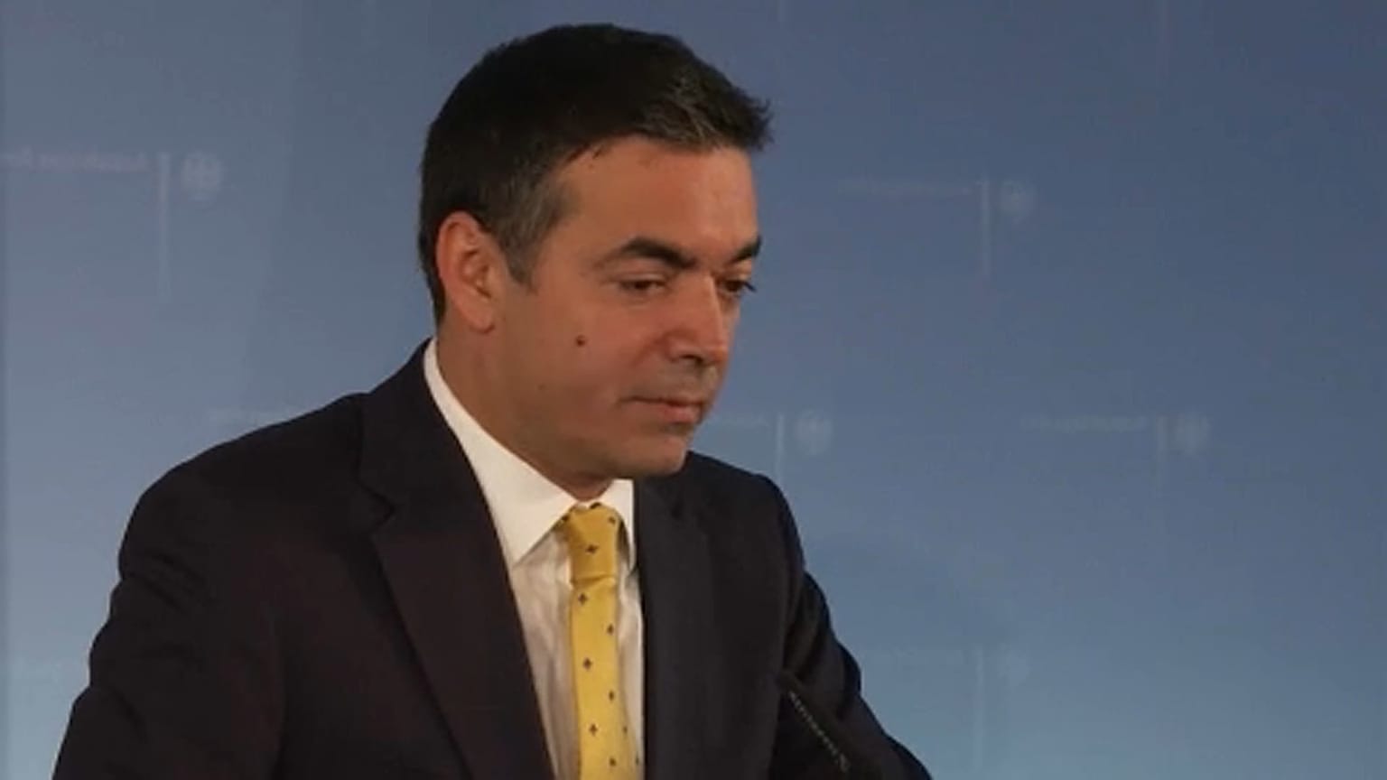  Ντιμιτρόφ: «Κανένας δεν θα σταθεί εμπόδιο στη λαϊκή βούληση» 