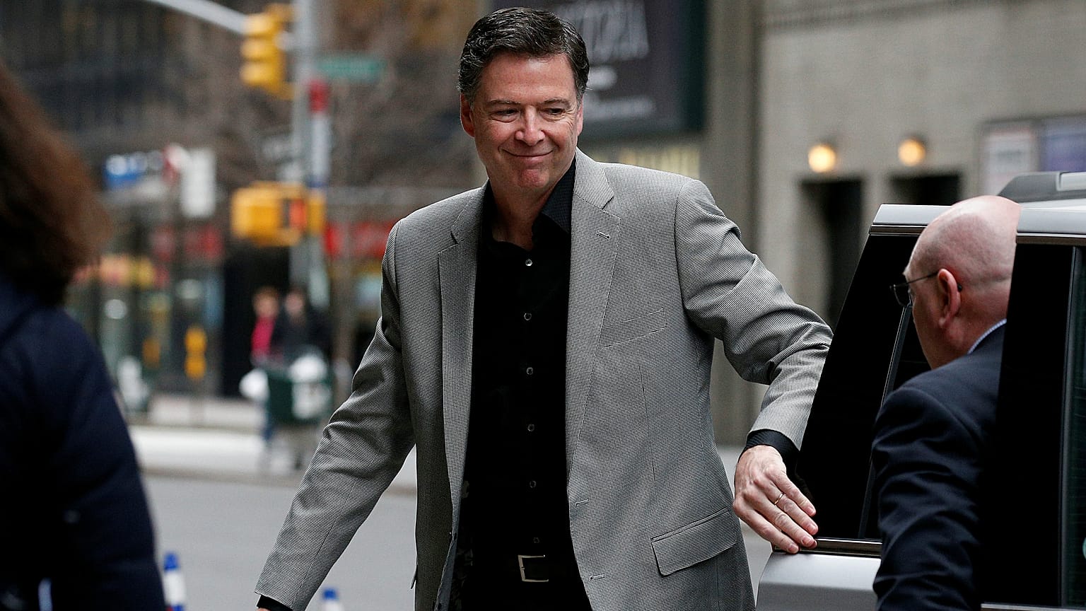 Trump'ın kovduğu eski FBI Başkanı, Clinton soruşturmasında kusurlu bulundu