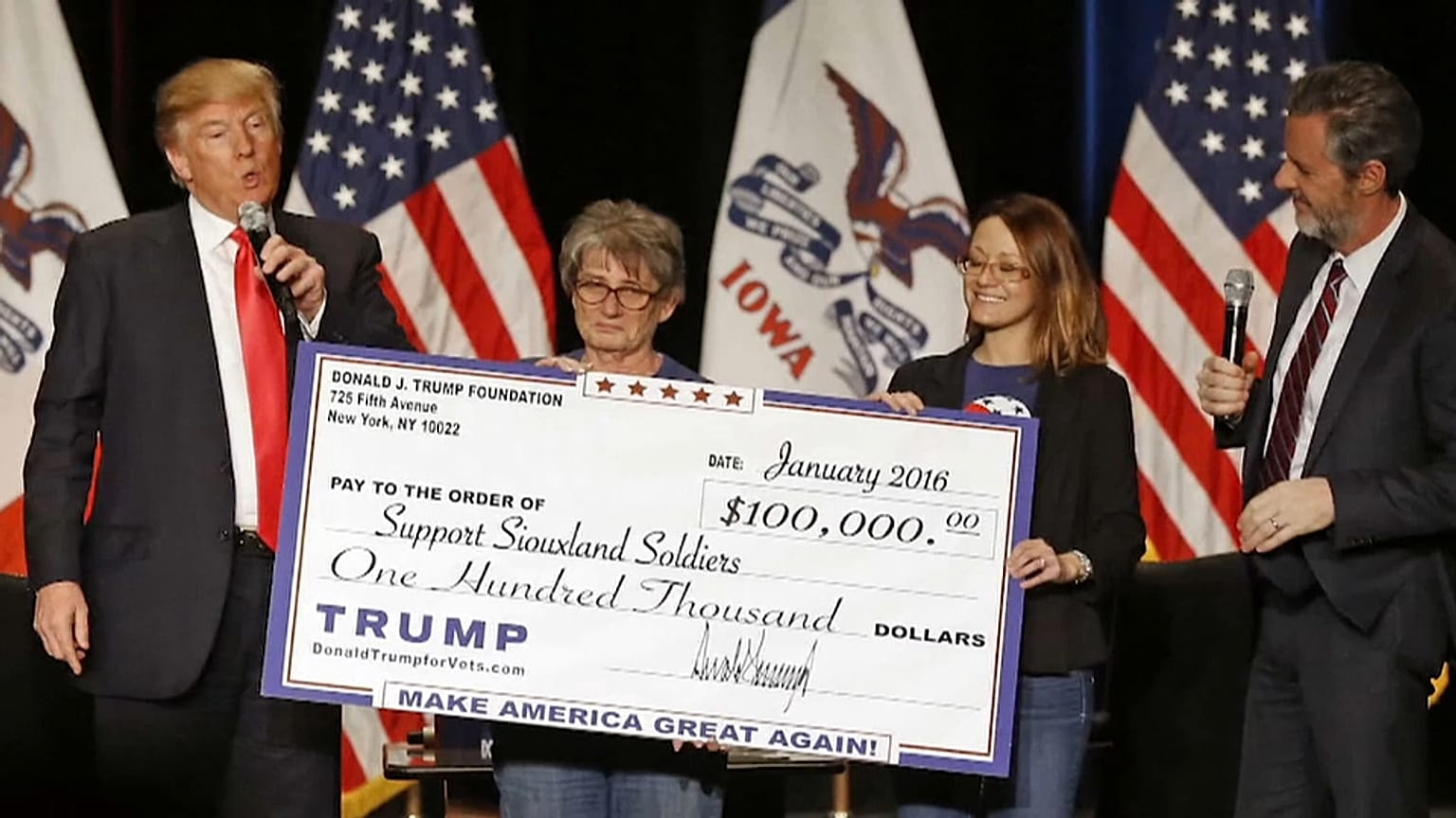 Donald Trump poursuivi en justice pour détournement de fonds