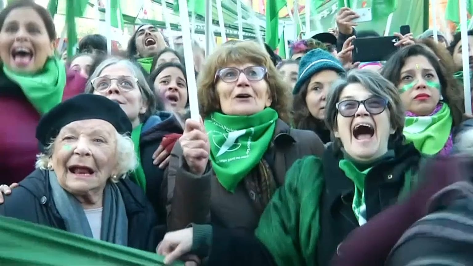 Argentina: primo sì all'aborto legale