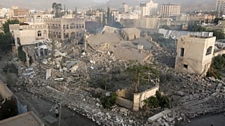 التحالف في اليمن يمضي في السيطرة على مطار الحديدة 