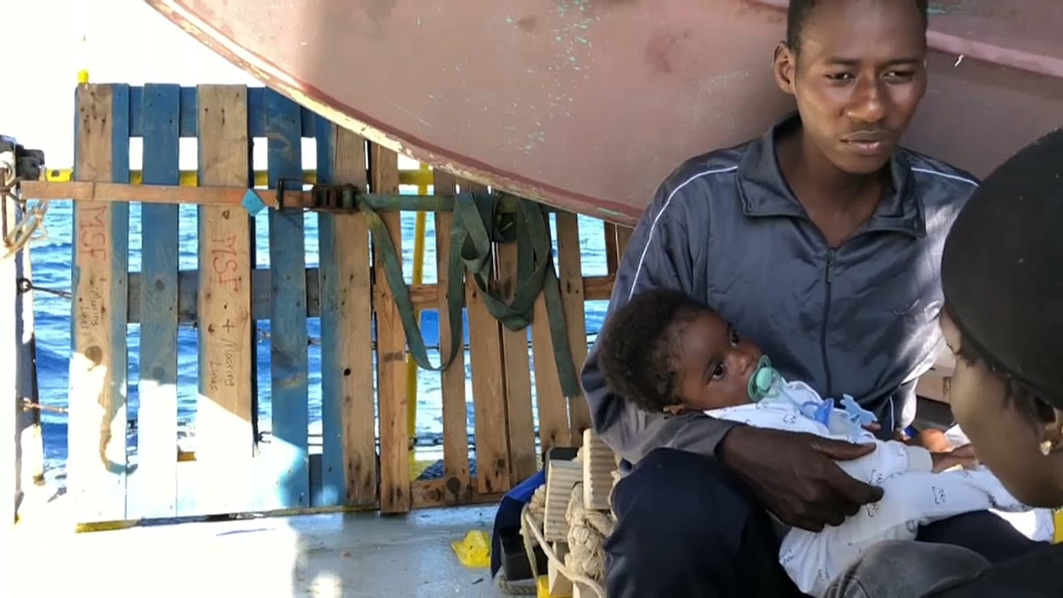 Tranche de vie à bord de l'Aquarius, les réfugiés reprennent des forces