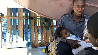 Tranche de vie à bord de l'Aquarius, les réfugiés reprennent des forces