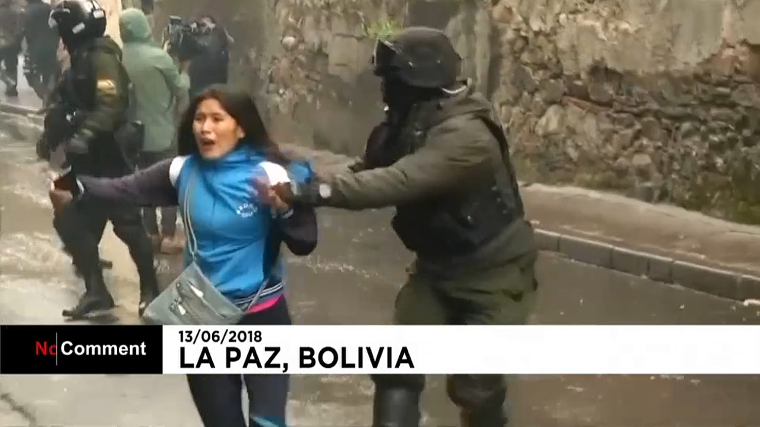 Affrontements entre étudiants et policiers en Bolivie 
