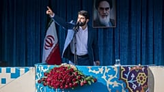 تکرار مداحی حاشیه‌ساز پیش از سخنرانی رهبر ایران در نماز عید فطر