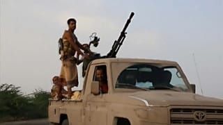 التحالف السعودي يسيطر على مدخل مطار الحديدة باليمن ومعاناة المدنيين تستمر 