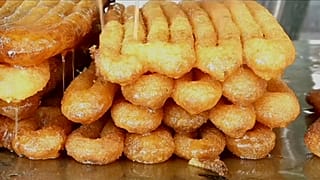 حلويات يقطع لأجلها الجزائريون الكيلومترات لنيلها