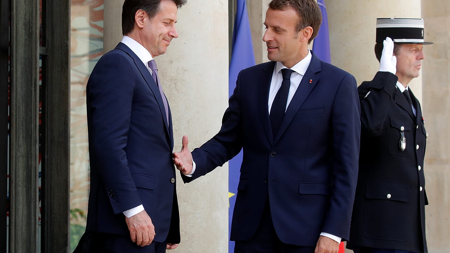Macron e Conte afastam tensões e defendem reforma de políticas migratórias