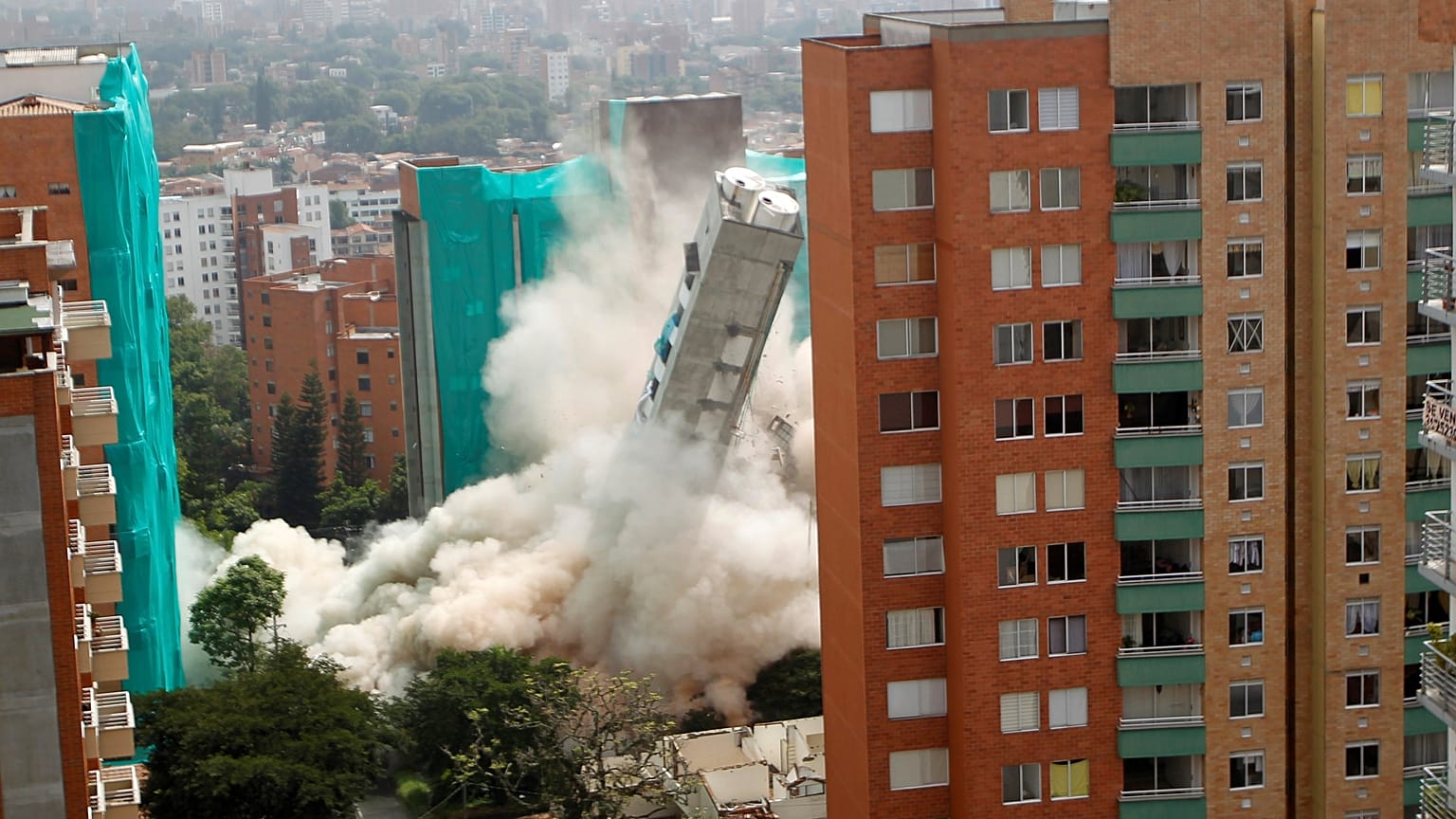 Démolition spectaculaire à Medellin