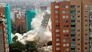 Démolition spectaculaire à Medellin