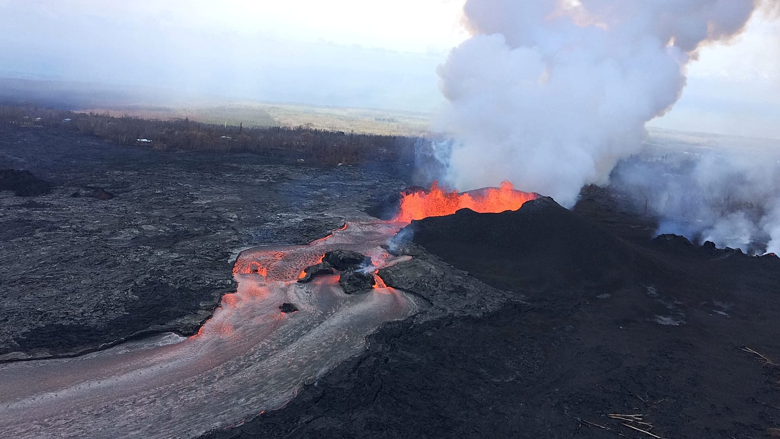 Eruption du Kilauea : quand la lave rencontre l'océan