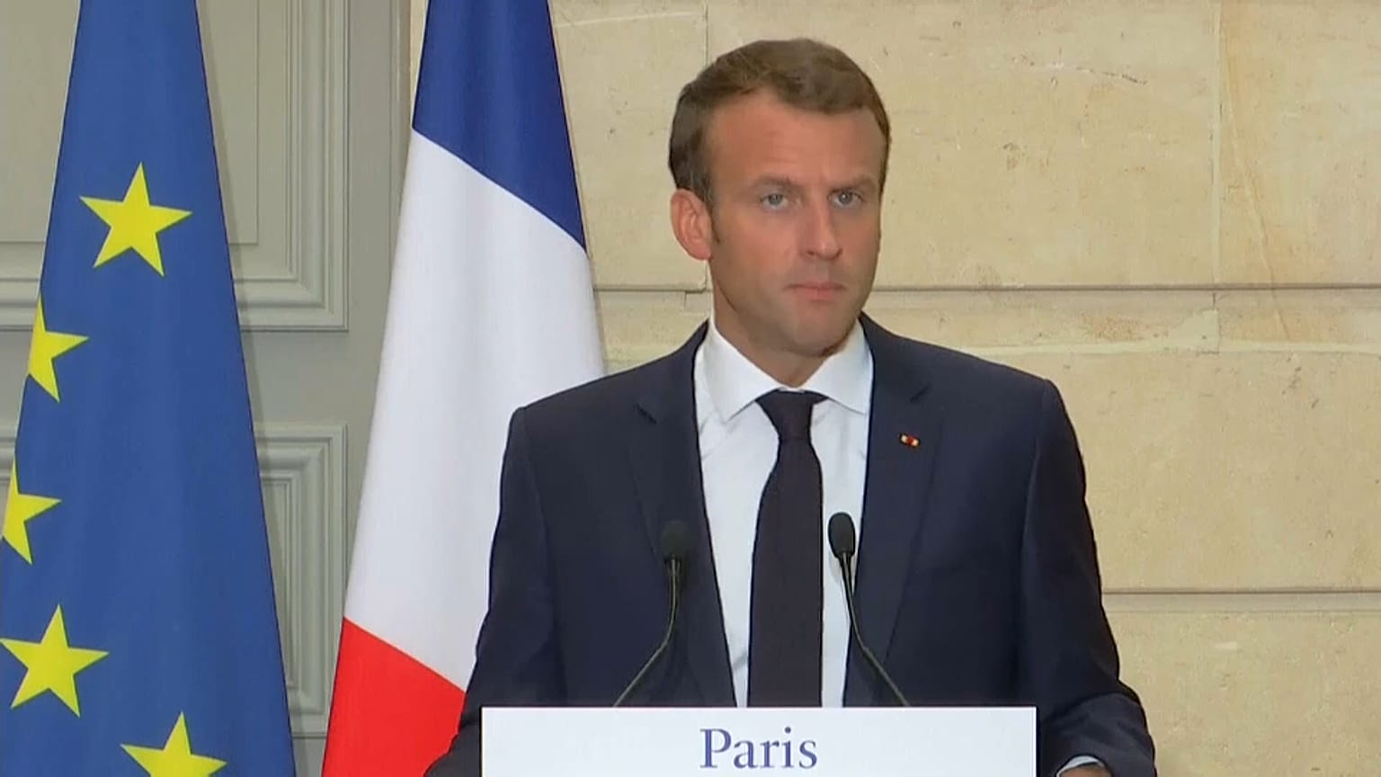 Macron lüks yemek takımı sipariş etti, ülkede krallık tartışması başladı