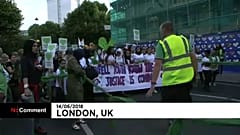 Néma menet emlékezett a Grenfell Tower áldozataira