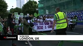 Néma menet emlékezett a Grenfell Tower áldozataira