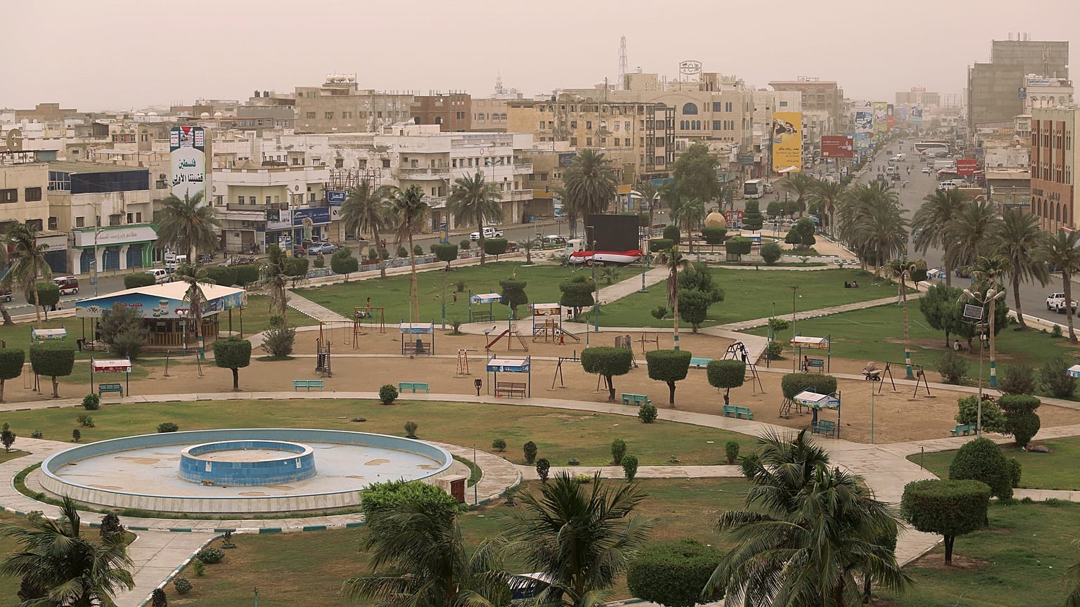 الجيش اليمني مدعوماً بالتحالف العربي يستعيد مطار الحديدة من الحوثيين
