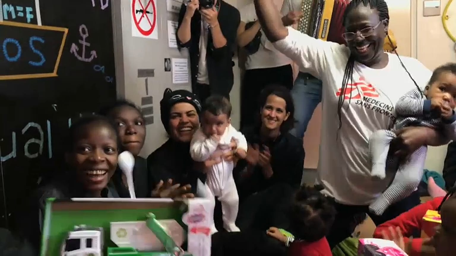 Moment de répit à bord de l'Aquarius