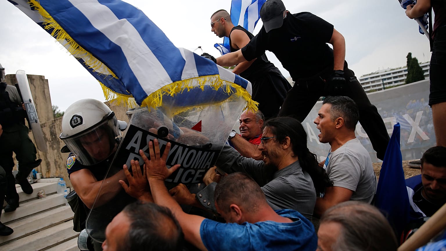 Χημικά και επεισόδια στο συλλαλητήριο για τη Μακεδονία