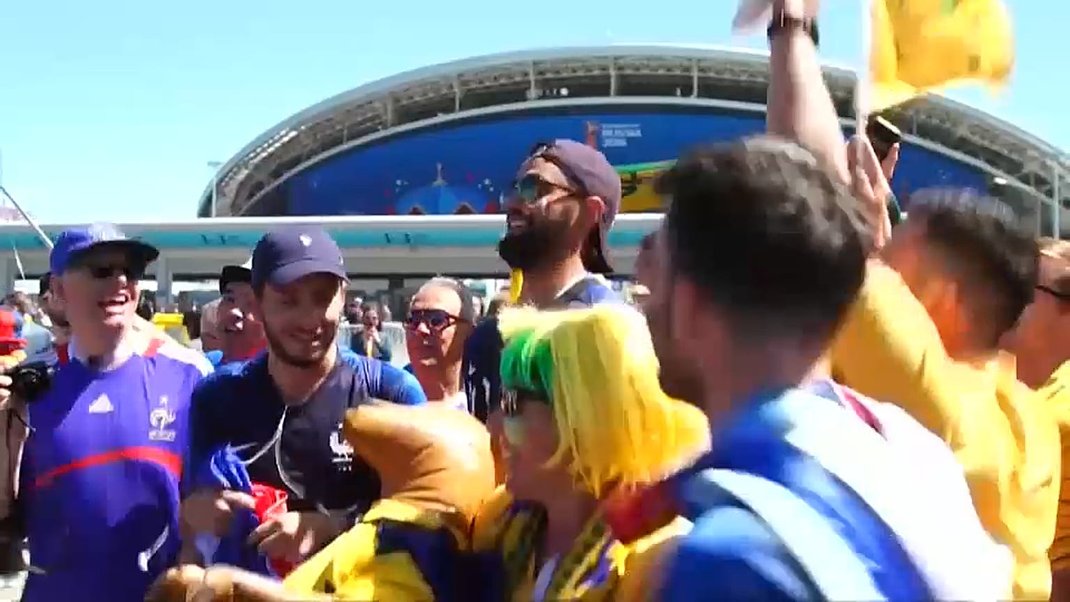 Adeptos australianos e franceses animam cidade de Kazan