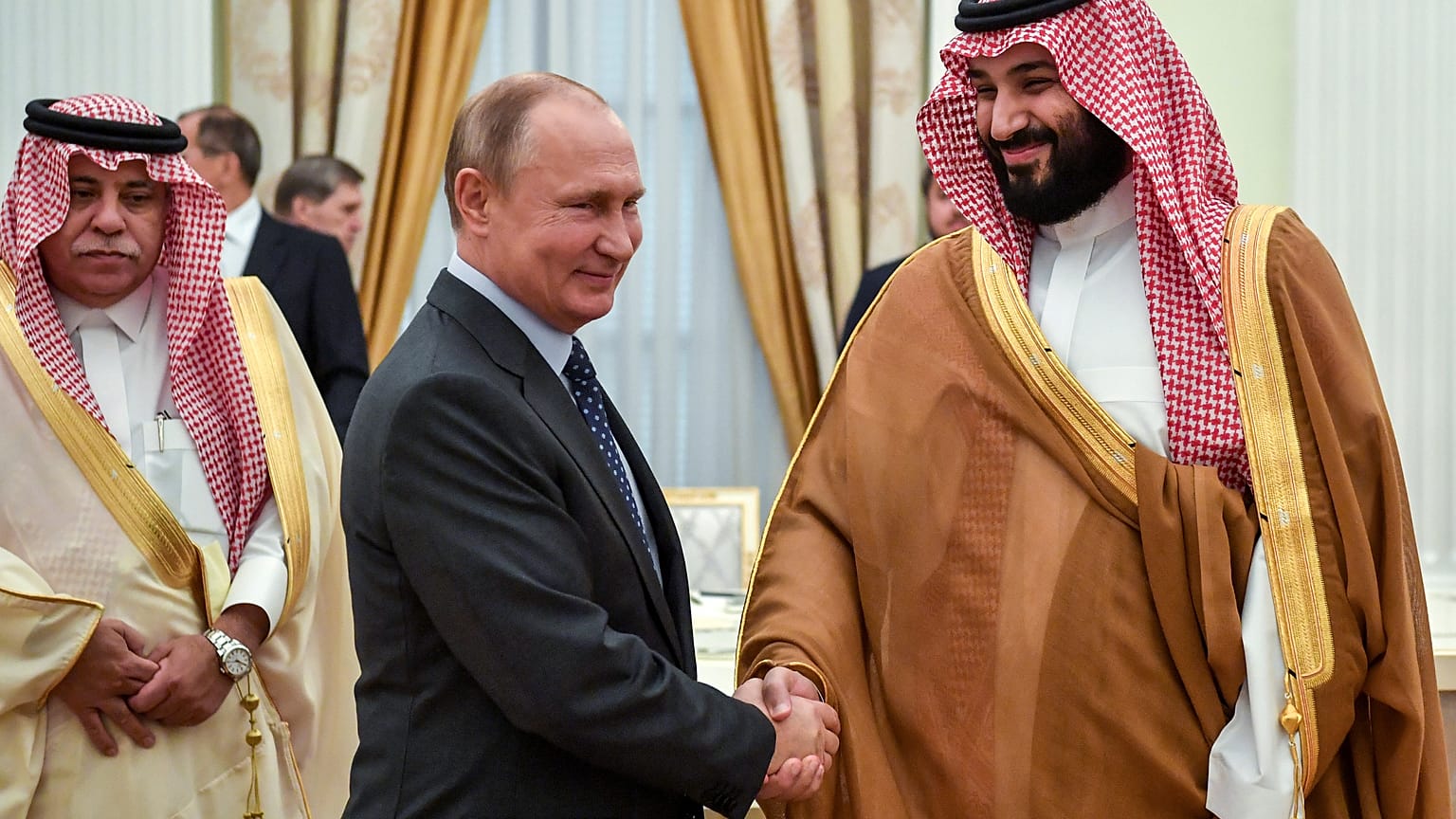 على هامش مباراة كأس العالم...بوتين وبن سلمان يتفقان على تمديد اتفاق "أوبك +" 
