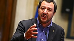 إيطاليا تطالب هولندا بسحب سفينيتن لإنقاذ المهاجرين على خلفية تصريحات ضد وزير داخليتها